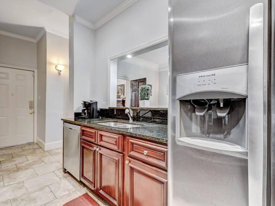 Historic Savannah Gold Private Condo With Pool - 2Bed, 1&Half Bath, Sleeps 6, 1St Floor, 15 Min Walk To Historic Savannah Center And All Attractions Exterior photo