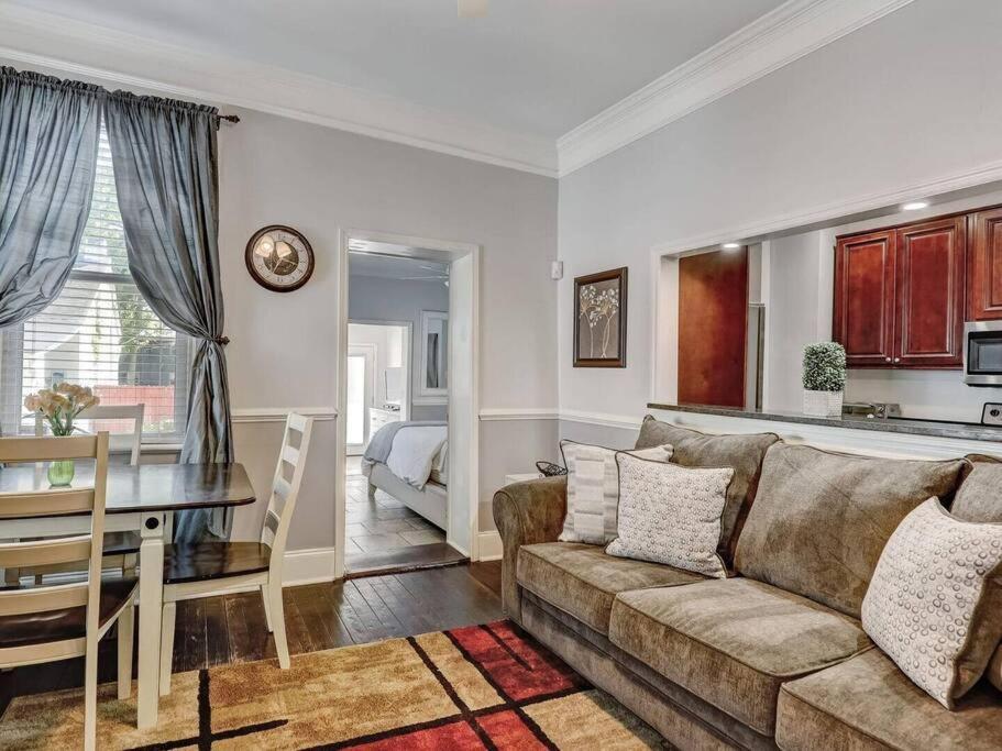 Historic Savannah Gold Private Condo With Pool - 2Bed, 1&Half Bath, Sleeps 6, 1St Floor, 15 Min Walk To Historic Savannah Center And All Attractions Exterior photo