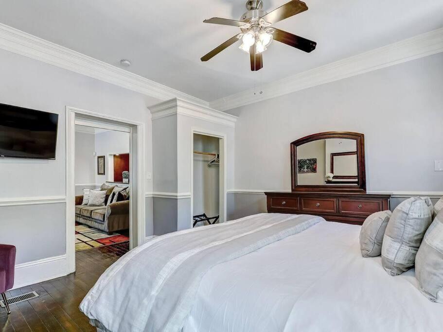 Historic Savannah Gold Private Condo With Pool - 2Bed, 1&Half Bath, Sleeps 6, 1St Floor, 15 Min Walk To Historic Savannah Center And All Attractions Exterior photo